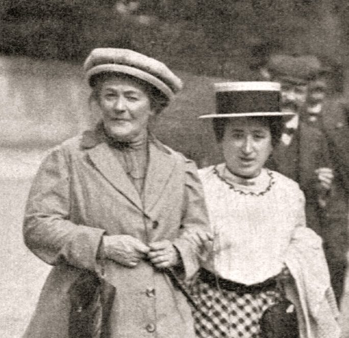 Zetkin_luxemburg1910